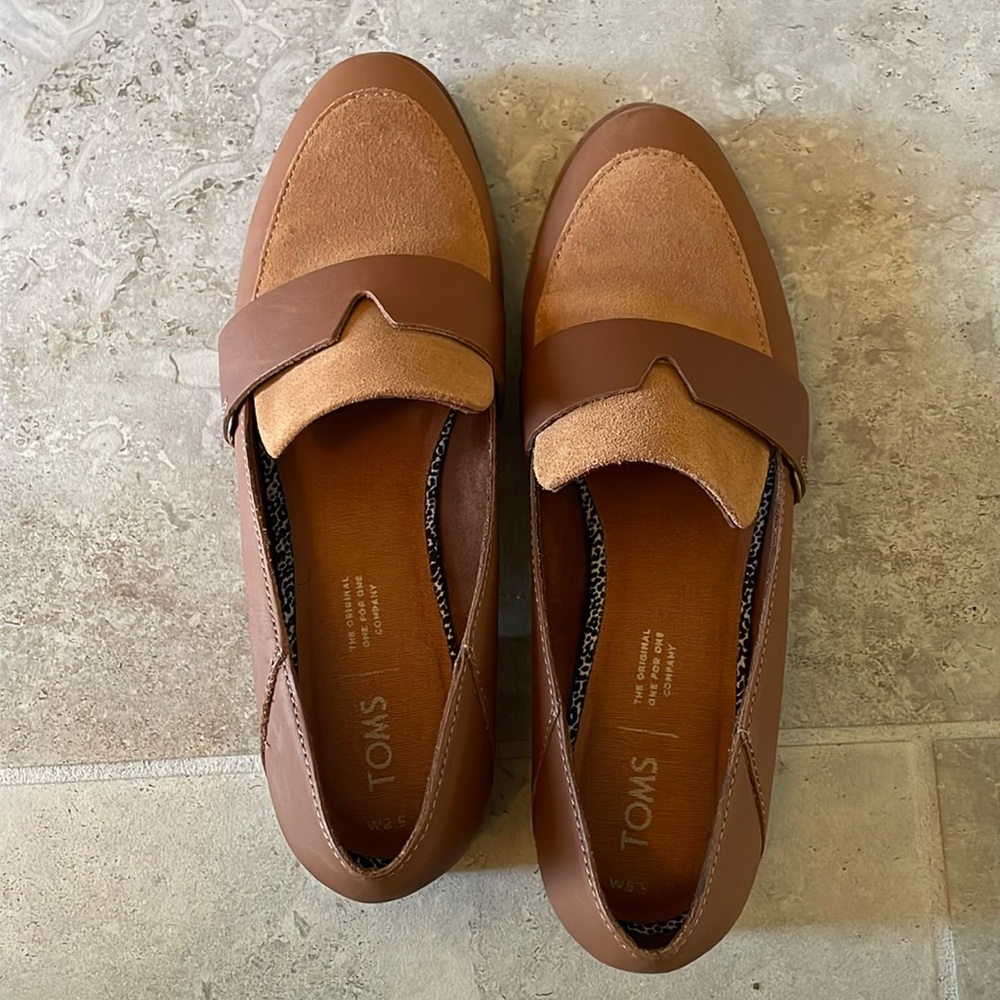 Barely worn cognac TOMS Estel Loafer